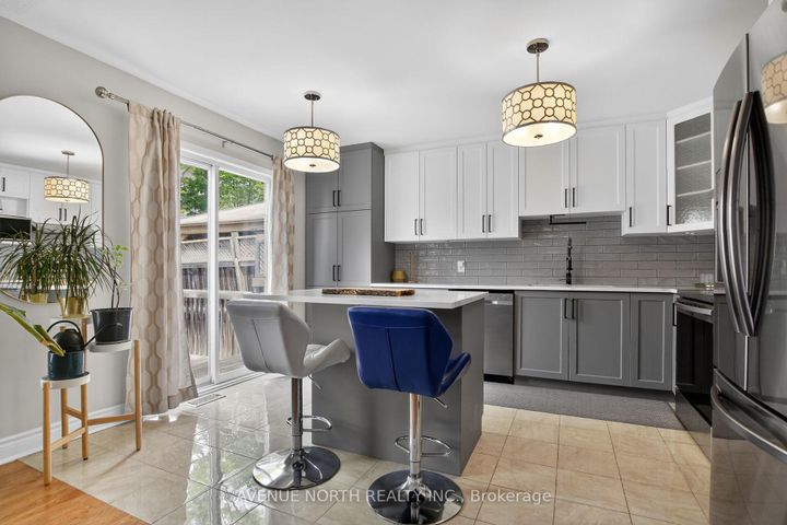 Photo 10 at 18 Castlemore Street, Nepean (Barrhaven East), Ottawa