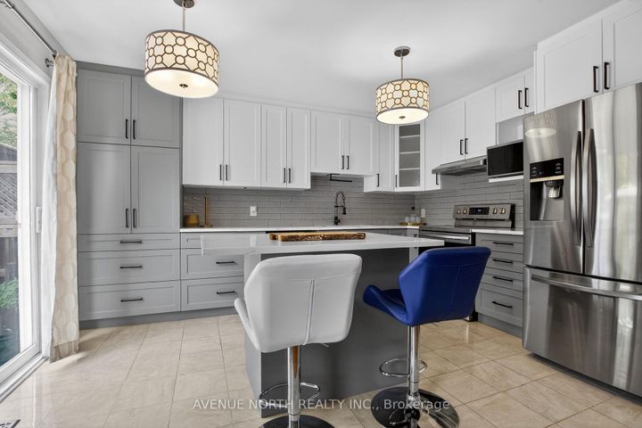Photo 11 at 18 Castlemore Street, Nepean (Barrhaven East), Ottawa