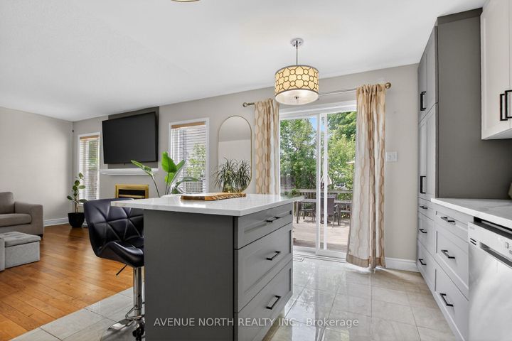 Photo 13 at 18 Castlemore Street, Nepean (Barrhaven East), Ottawa