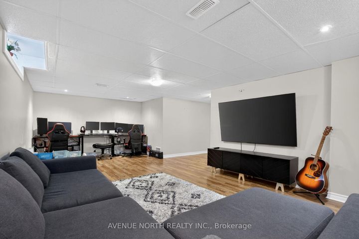 Photo 31 at 18 Castlemore Street, Nepean (Barrhaven East), Ottawa
