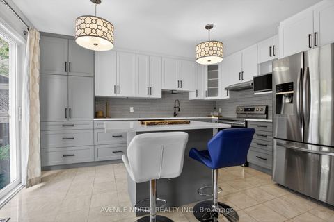 Photo 11 at 18 Castlemore Street, Nepean (Barrhaven East), Ottawa