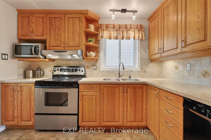 Photo 9 at 34 Four Seasons Drive, Nepean (Borden Farm/Stewart Farm/Carleton Heights/Parkwood Hills), Ottawa