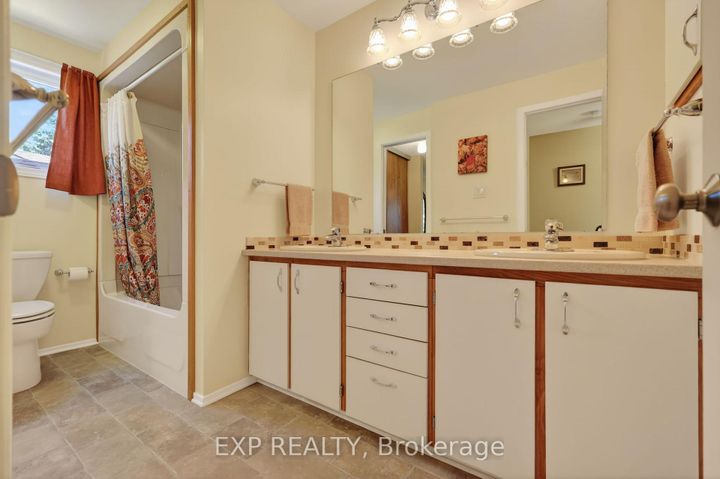 Photo 19 at 34 Four Seasons Drive, Nepean (Borden Farm/Stewart Farm/Carleton Heights/Parkwood Hills), Ottawa