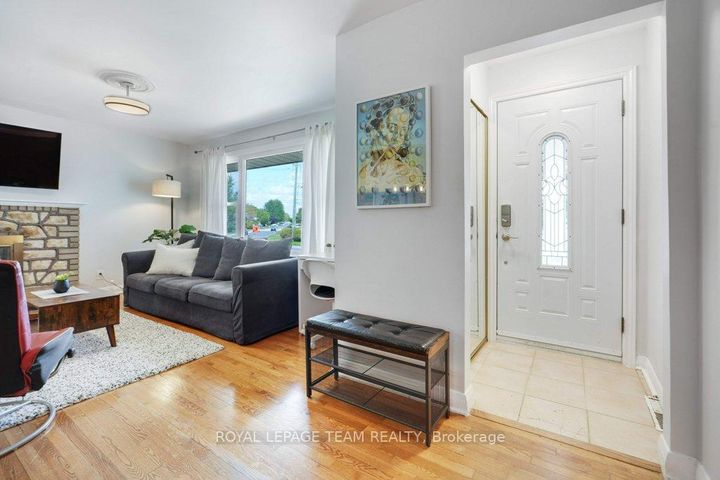 Photo 4 at 125 Norice Street, Nepean (Meadowlands/Crestview), Ottawa