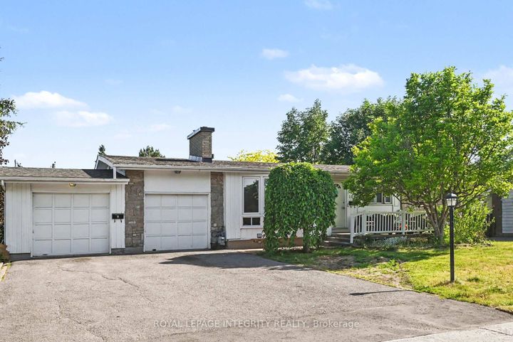 Photo 3 at 104 Viewmount Drive, Nepean (Meadowlands/Crestview), Ottawa
