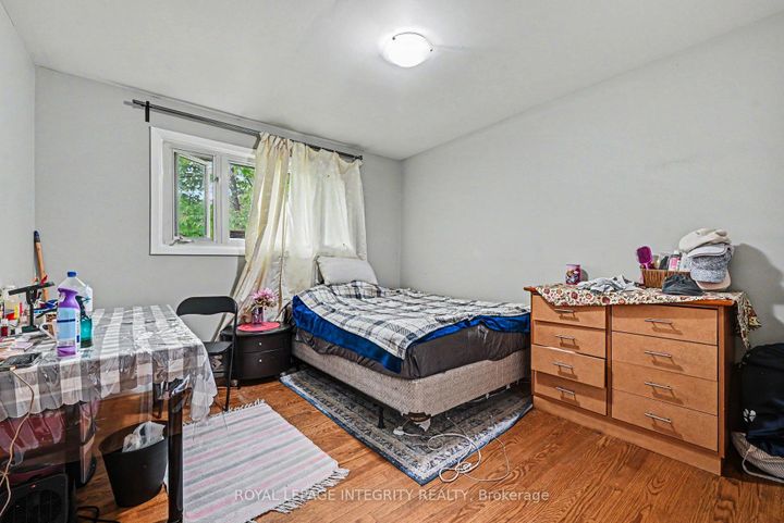 Photo 12 at 104 Viewmount Drive, Nepean (Meadowlands/Crestview), Ottawa