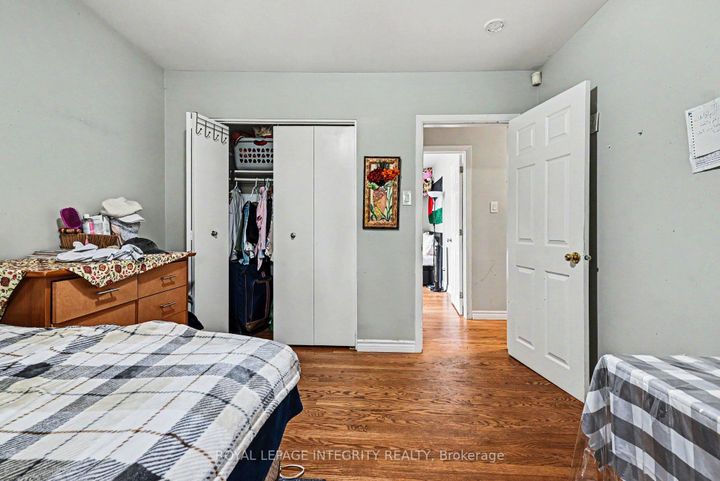 Photo 13 at 104 Viewmount Drive, Nepean (Meadowlands/Crestview), Ottawa