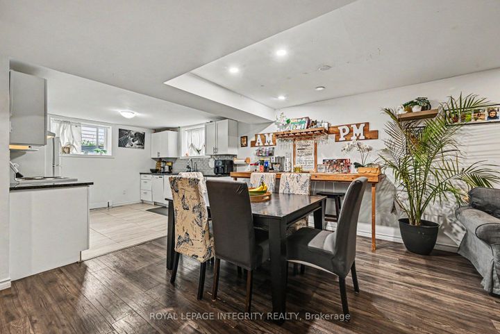 Photo 18 at 104 Viewmount Drive, Nepean (Meadowlands/Crestview), Ottawa