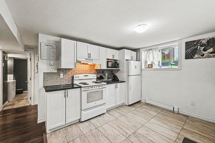 Photo 20 at 104 Viewmount Drive, Nepean (Meadowlands/Crestview), Ottawa