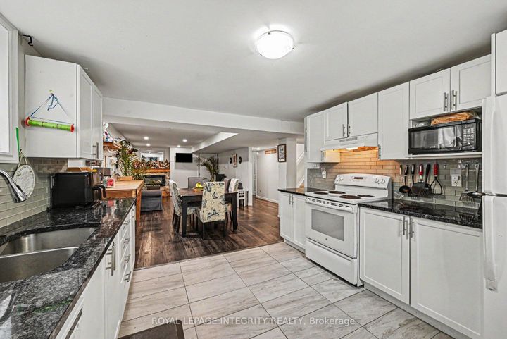 Photo 21 at 104 Viewmount Drive, Nepean (Meadowlands/Crestview), Ottawa