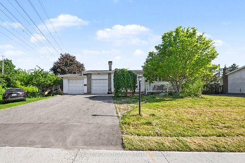 Photo 1 at 104 Viewmount Drive, Nepean (Meadowlands/Crestview), Ottawa