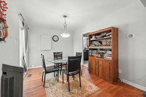 Photo 6 at 104 Viewmount Drive, Nepean (Meadowlands/Crestview), Ottawa