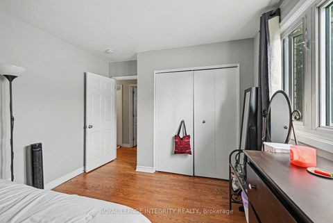 Photo 11 at 104 Viewmount Drive, Nepean (Meadowlands/Crestview), Ottawa