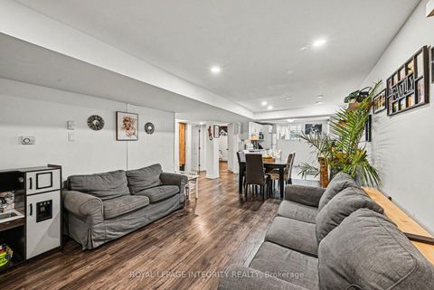 Photo 15 at 104 Viewmount Drive, Nepean (Meadowlands/Crestview), Ottawa