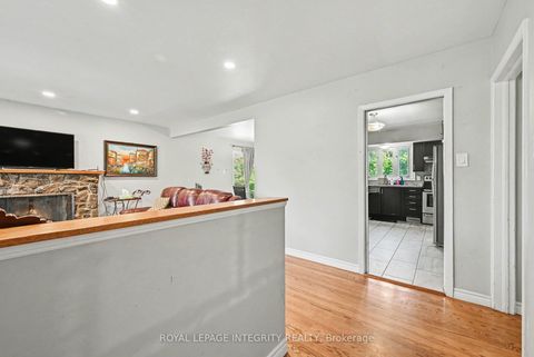 Photo 19 at 104 Viewmount Drive, Nepean (Meadowlands/Crestview), Ottawa