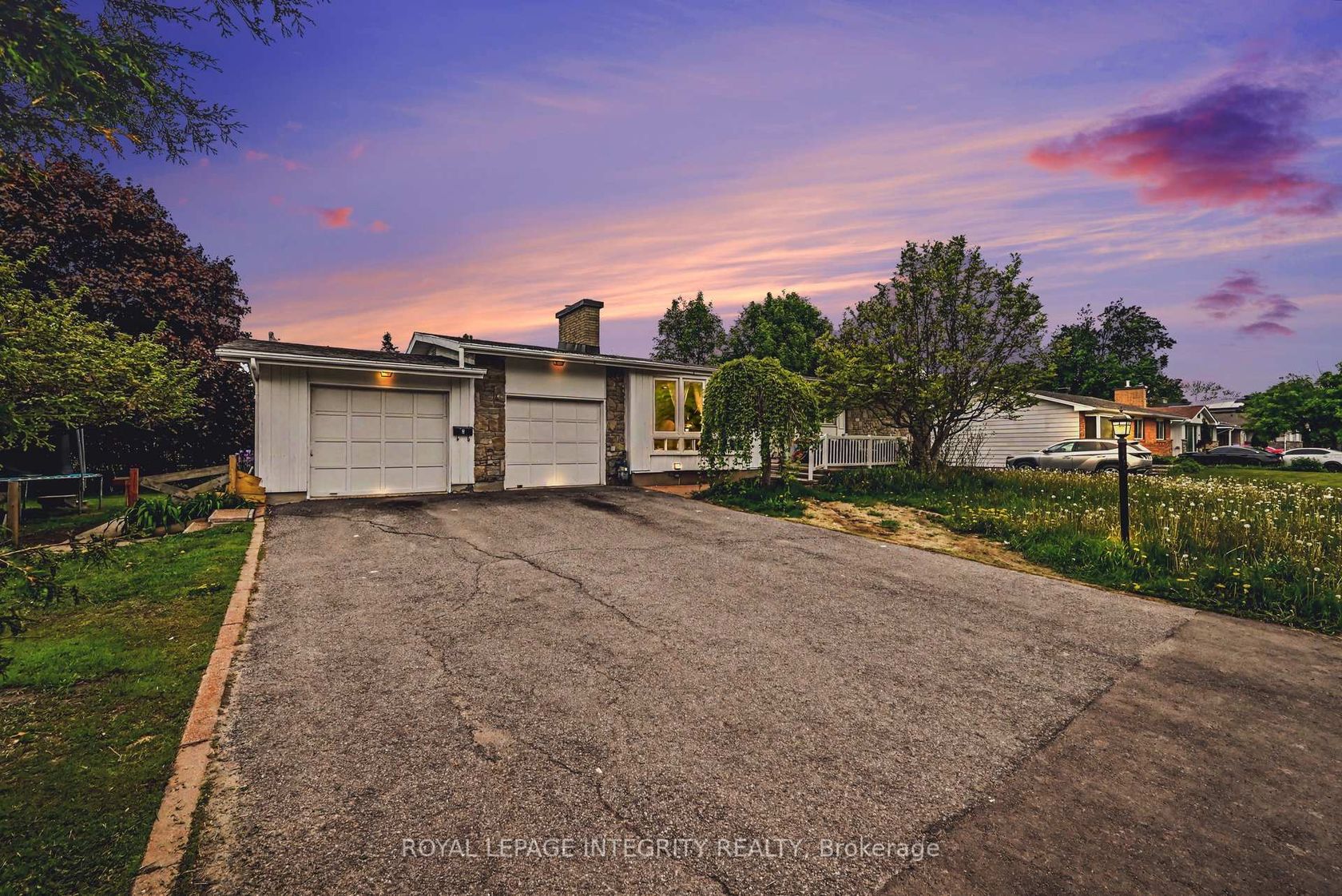 104 Viewmount Drive, Nepean (Meadowlands/Crestview), Ottawa 