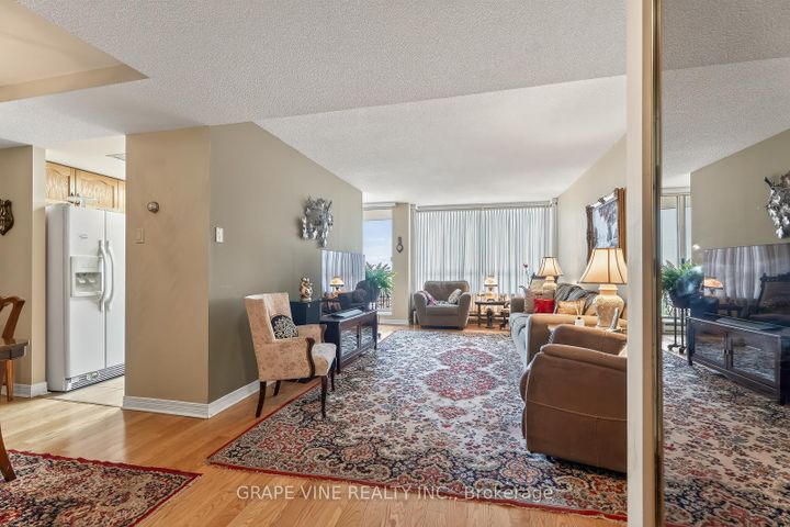 Photo 7 at 1115 - 100 Grant Carman Drive, Nepean (Borden Farm/Stewart Farm/Carleton Heights/Parkwood Hills), Ottawa