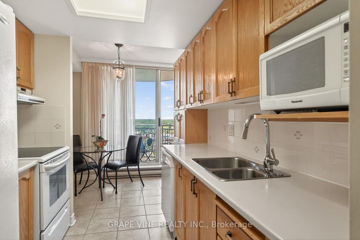Photo 13 at 1115 - 100 Grant Carman Drive, Nepean (Borden Farm/Stewart Farm/Carleton Heights/Parkwood Hills), Ottawa