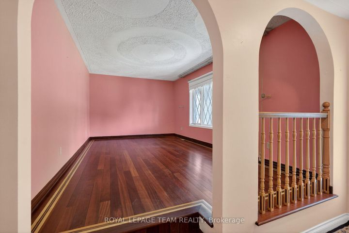 Photo 6 at 33 Norice Street, Nepean (Meadowlands/Crestview), Ottawa