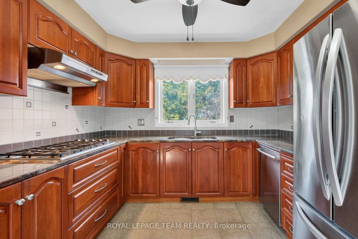 Photo 15 at 33 Norice Street, Nepean (Meadowlands/Crestview), Ottawa