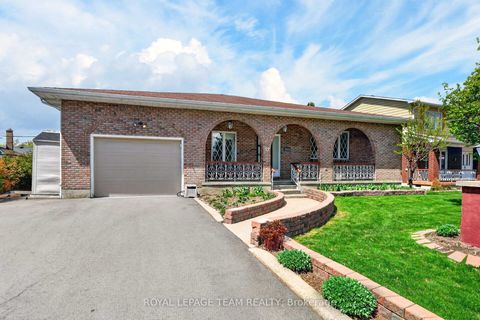 Photo 1 at 33 Norice Street, Nepean (Meadowlands/Crestview), Ottawa