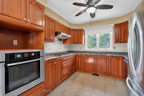 Photo 14 at 33 Norice Street, Nepean (Meadowlands/Crestview), Ottawa