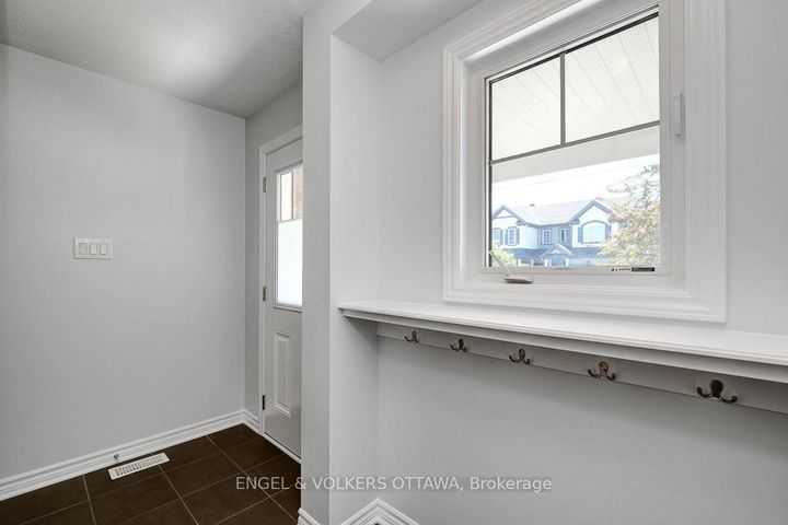 Photo 6 at 308 Song Sparrow Street W, Nepean (Half Moon Bay), Ottawa