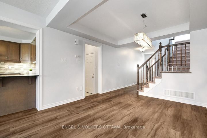 Photo 14 at 308 Song Sparrow Street W, Nepean (Half Moon Bay), Ottawa