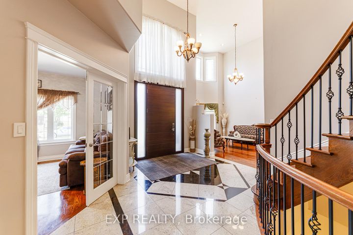 Photo 4 at 62 Lotta Avenue, Nepean (Meadowlands/St. Claire Gardens), Ottawa