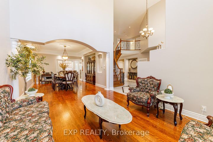 Photo 10 at 62 Lotta Avenue, Nepean (Meadowlands/St. Claire Gardens), Ottawa