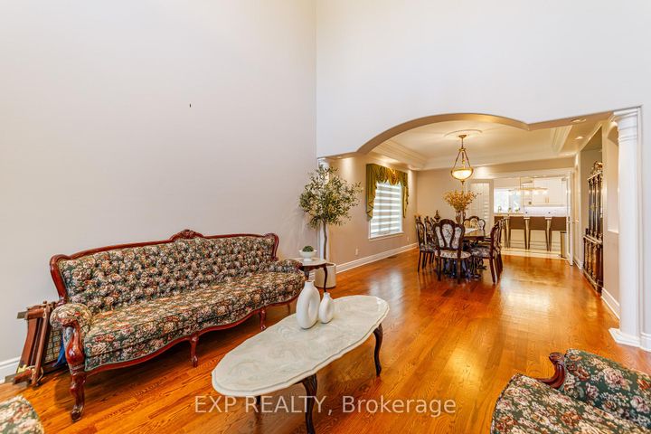 Photo 11 at 62 Lotta Avenue, Nepean (Meadowlands/St. Claire Gardens), Ottawa