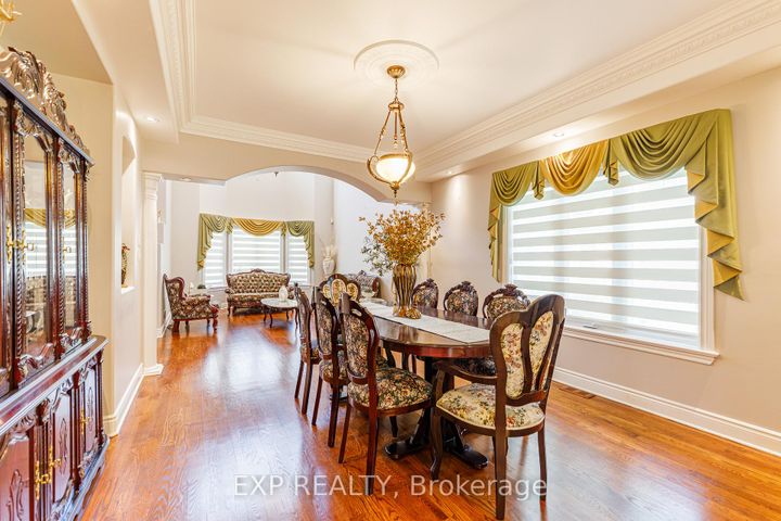 Photo 13 at 62 Lotta Avenue, Nepean (Meadowlands/St. Claire Gardens), Ottawa