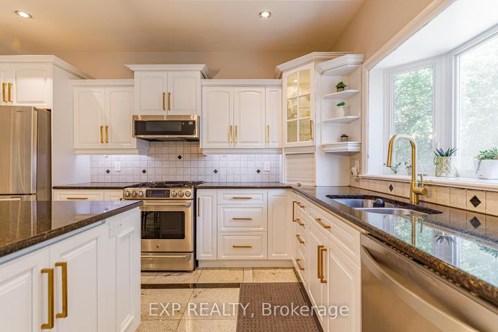 Photo 18 at 62 Lotta Avenue, Nepean (Meadowlands/St. Claire Gardens), Ottawa