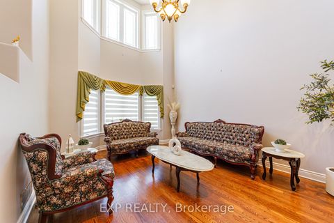Photo 7 at 62 Lotta Avenue, Nepean (Meadowlands/St. Claire Gardens), Ottawa