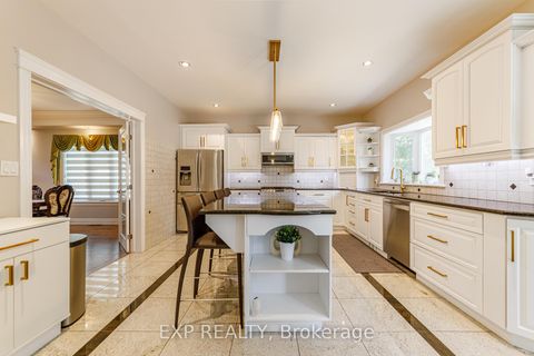 Photo 16 at 62 Lotta Avenue, Nepean (Meadowlands/St. Claire Gardens), Ottawa