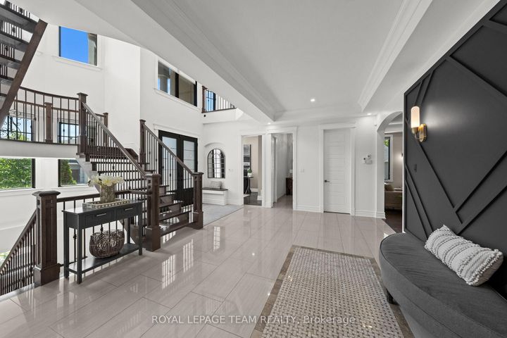 Photo 2 at 17 Argue Drive, Nepean (Borden Farm/Stewart Farm/Carleton Heights/Parkwood Hills), Ottawa