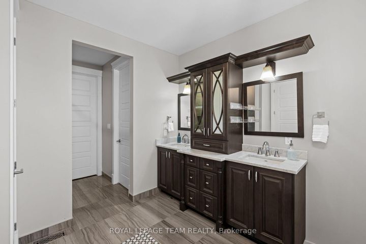 Photo 24 at 17 Argue Drive, Nepean (Borden Farm/Stewart Farm/Carleton Heights/Parkwood Hills), Ottawa