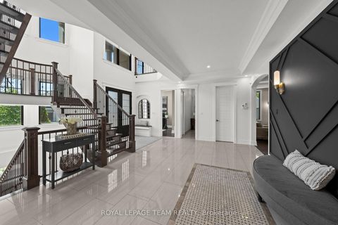 Photo 2 at 17 Argue Drive, Nepean (Borden Farm/Stewart Farm/Carleton Heights/Parkwood Hills), Ottawa