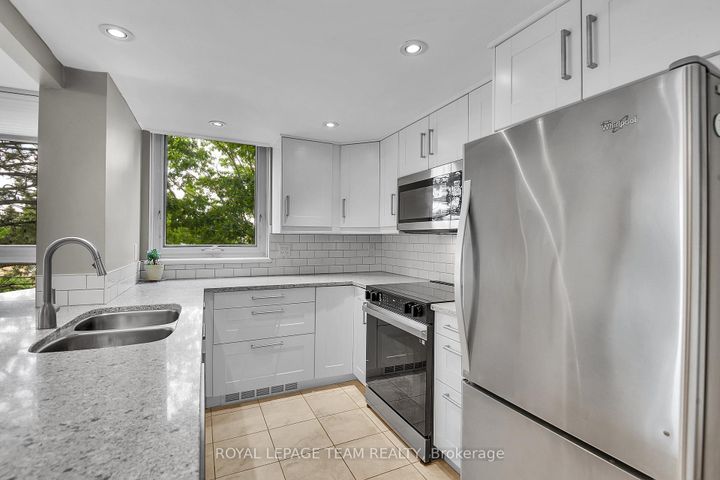 Photo 15 at 415 - 80 SANDCASTLE Drive N, Nepean (Leslie Park), Ottawa
