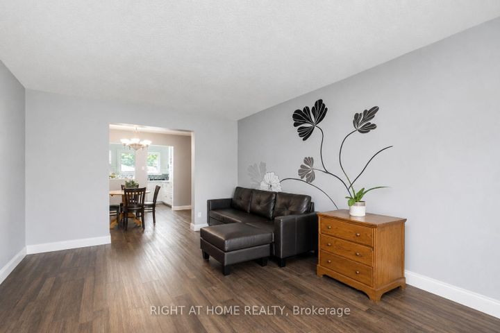 Photo 4 at 3 - 21 Midland Crescent, Nepean (Arlington Woods), Ottawa
