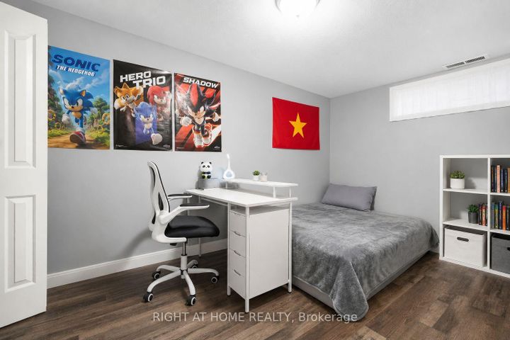 Photo 22 at 3 - 21 Midland Crescent, Nepean (Arlington Woods), Ottawa