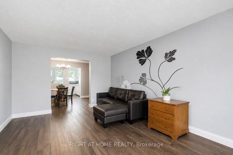 Photo 4 at 3 - 21 Midland Crescent, Nepean (Arlington Woods), Ottawa