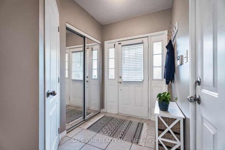 Photo 4 at 21 Fieldberry Private, Nepean (Stonebridge), Ottawa