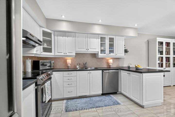Photo 8 at 21 Fieldberry Private, Nepean (Stonebridge), Ottawa