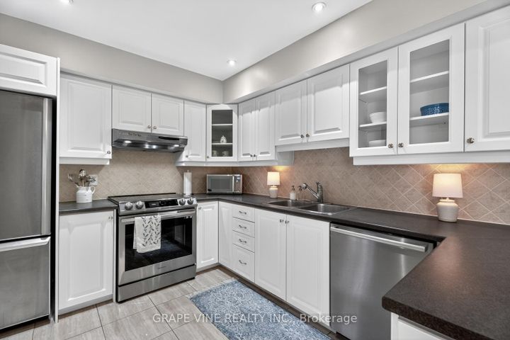 Photo 9 at 21 Fieldberry Private, Nepean (Stonebridge), Ottawa