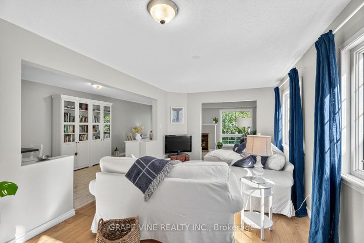 Photo 11 at 21 Fieldberry Private, Nepean (Stonebridge), Ottawa