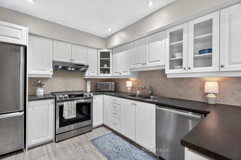Photo 9 at 21 Fieldberry Private, Nepean (Stonebridge), Ottawa