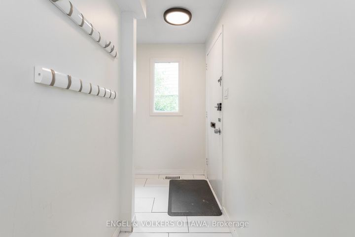 Photo 1 at 75 Woodfield Drive, Nepean (Tanglewood), Ottawa