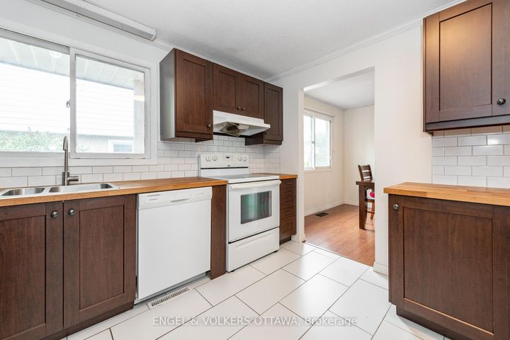 Photo 3 at 75 Woodfield Drive, Nepean (Tanglewood), Ottawa