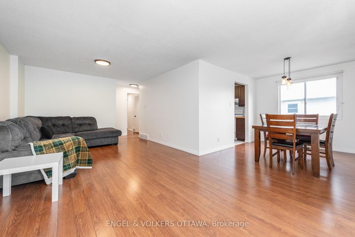 Photo 6 at 75 Woodfield Drive, Nepean (Tanglewood), Ottawa
